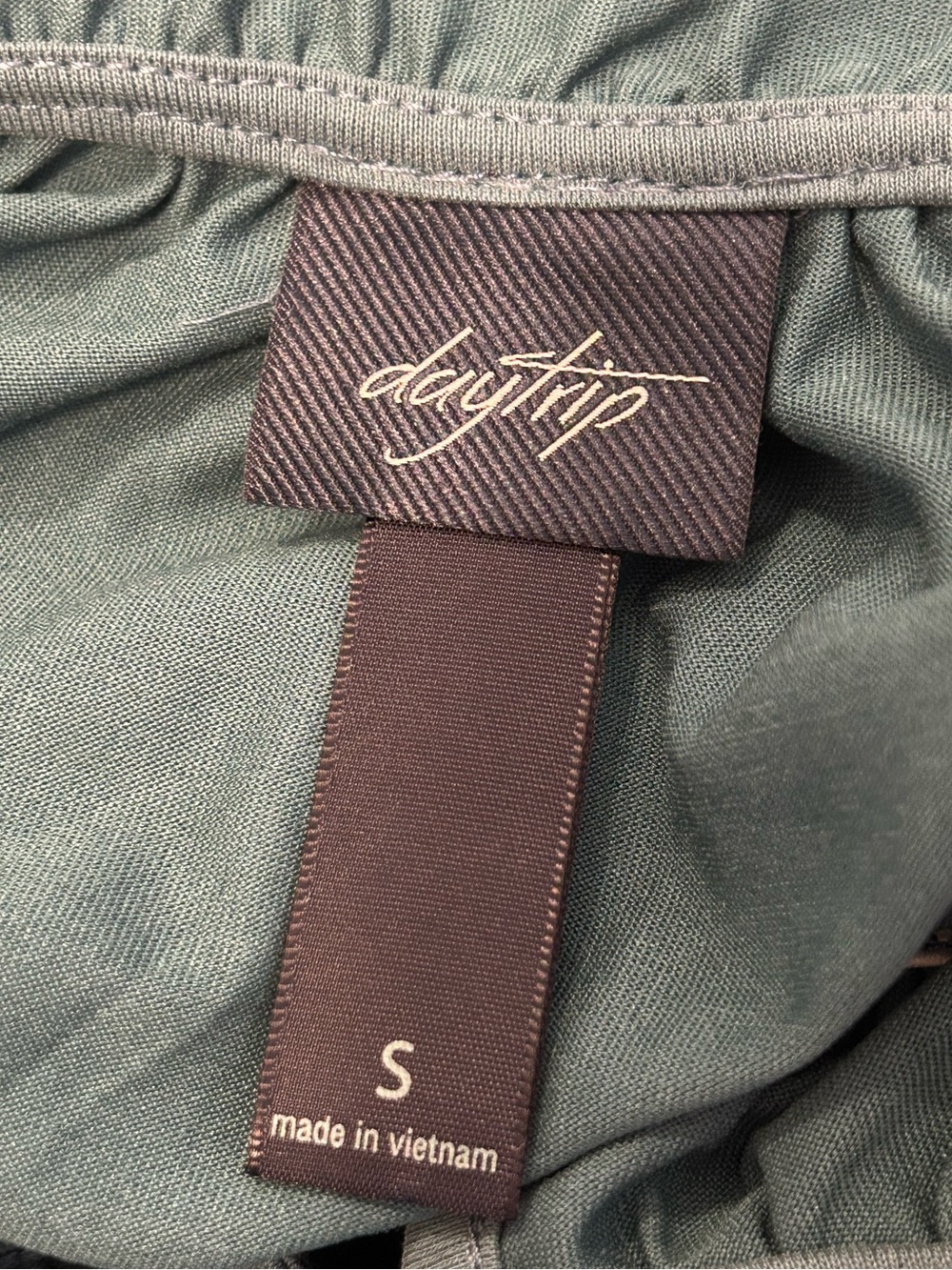 DAYTRIP RUFFLE FRONT TIE TOP - Picture 6 of 6